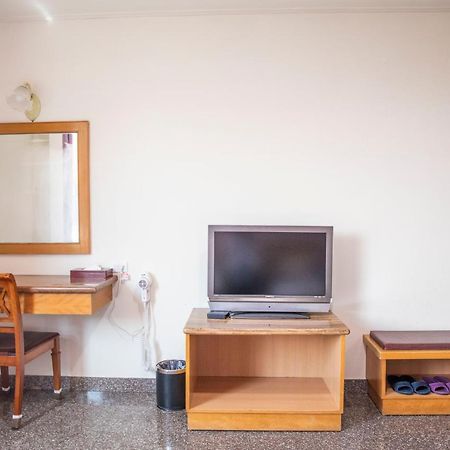 Holiday Hotel Nangan Bagian luar foto