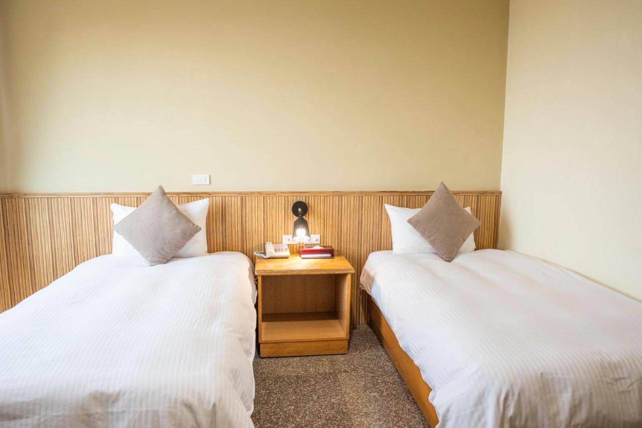 Holiday Hotel Nangan Bagian luar foto
