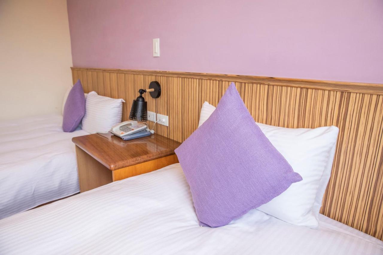 Holiday Hotel Nangan Bagian luar foto