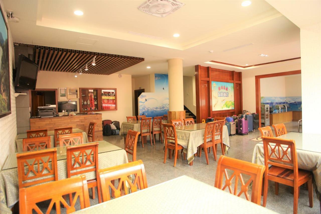 Holiday Hotel Nangan Bagian luar foto
