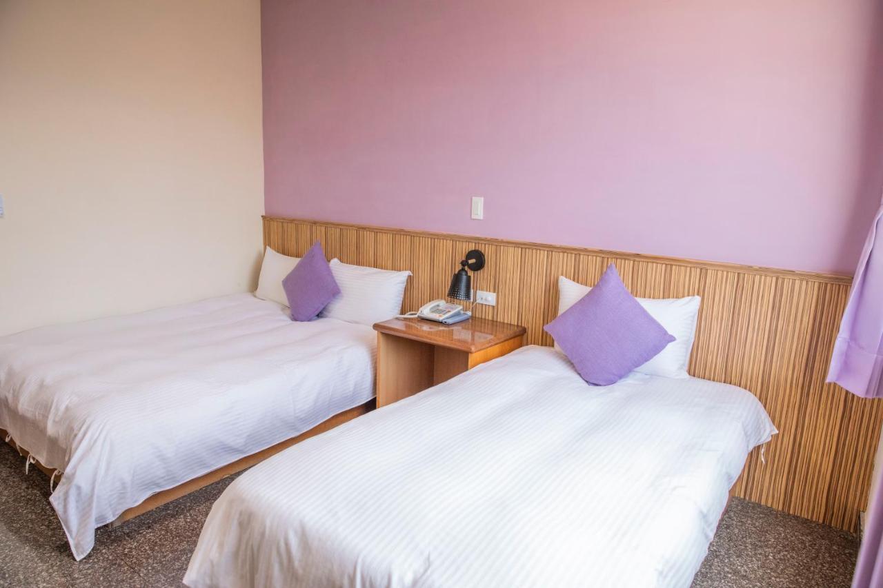 Holiday Hotel Nangan Bagian luar foto