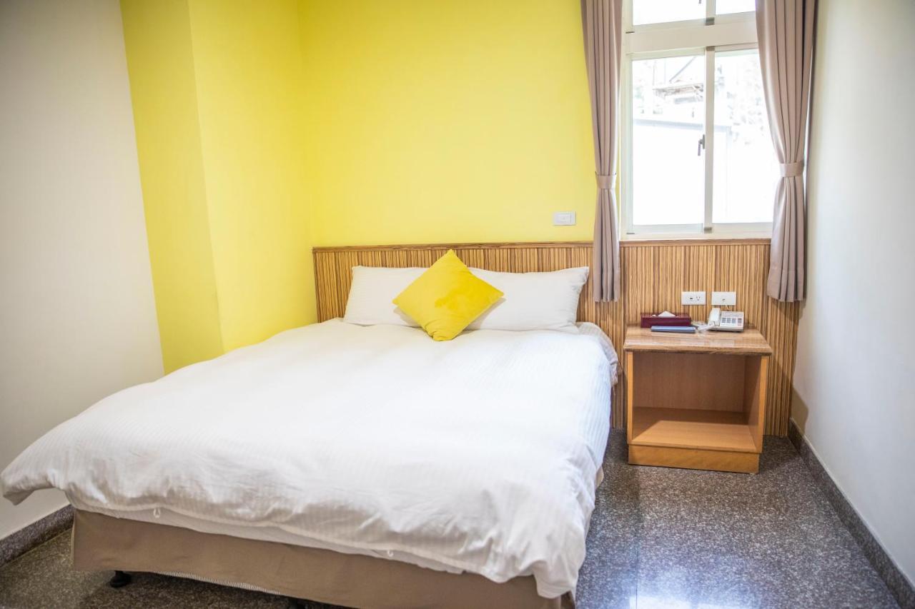 Holiday Hotel Nangan Bagian luar foto