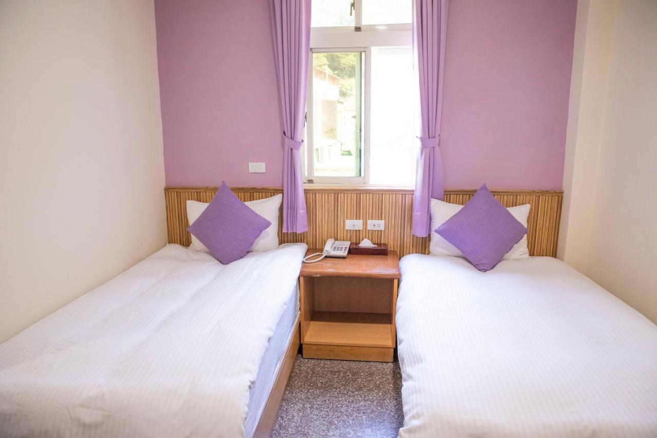 Holiday Hotel Nangan Bagian luar foto