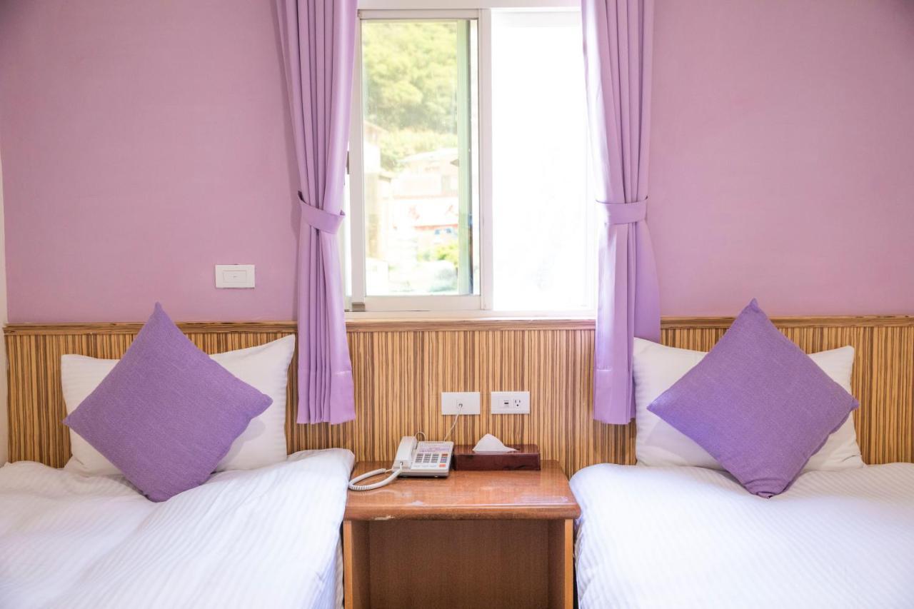 Holiday Hotel Nangan Bagian luar foto