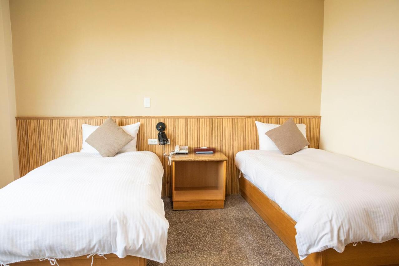 Holiday Hotel Nangan Bagian luar foto